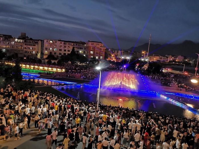 當水景碰上照明，美得一塌糊涂！03